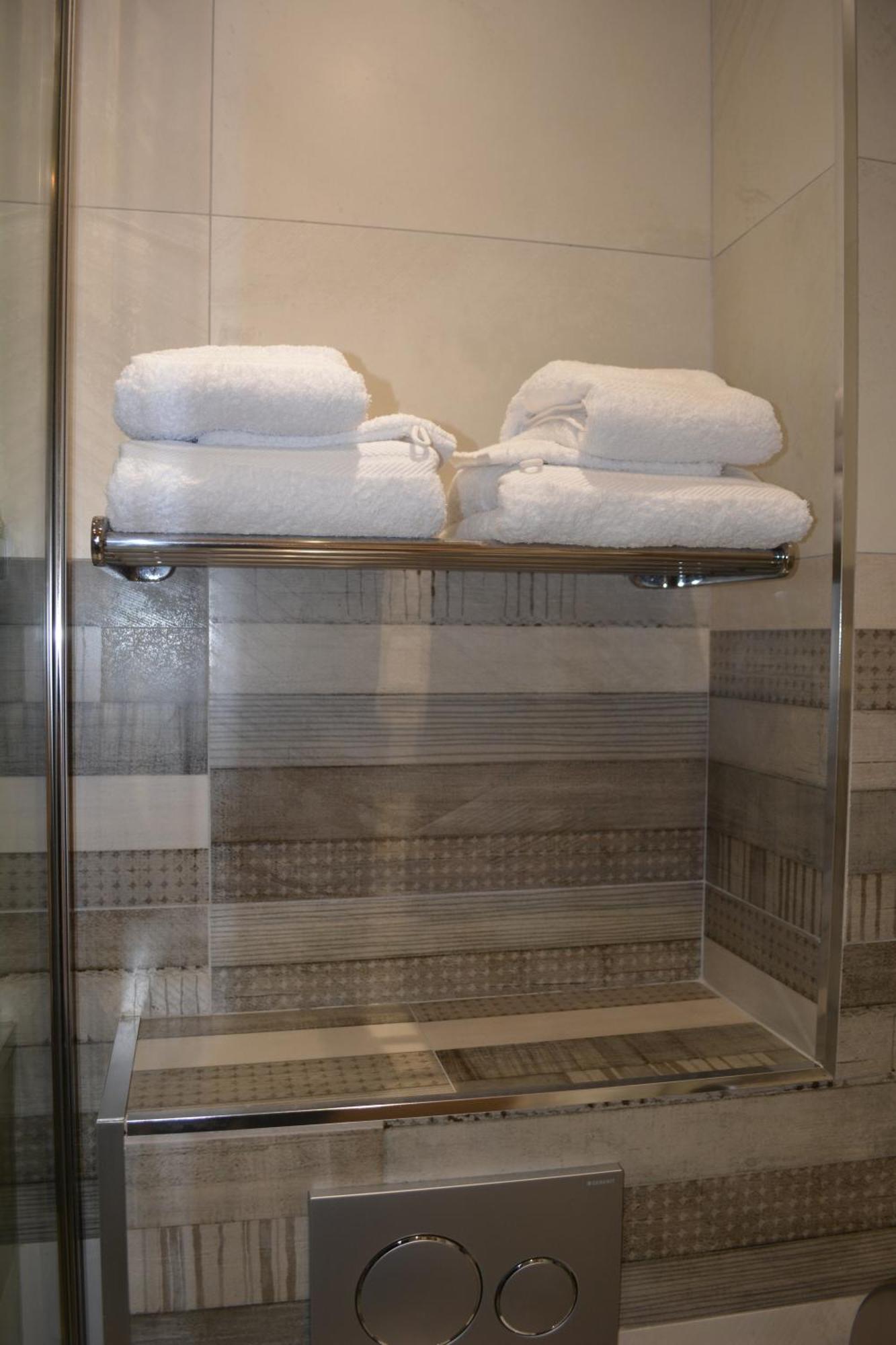 Appartement-Terrasse Parking Prive Meuble De Tourisme 4 Etoiles 贝尔福 外观 照片